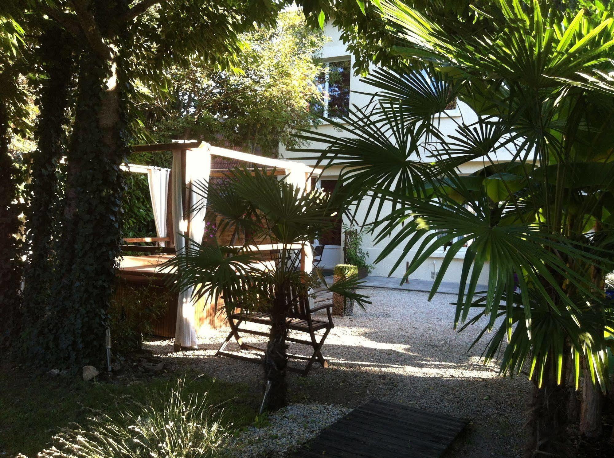 Hotel Le P'Tit Monde Montignac-Lascaux Eksteriør bilde